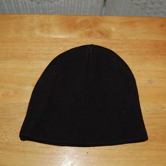 Skull & Bones Beanie Unisex - Picture 2 of 2